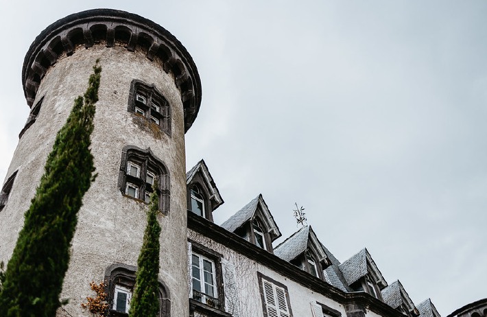 Façade du château de Chignat près de Clermont-Ferrand