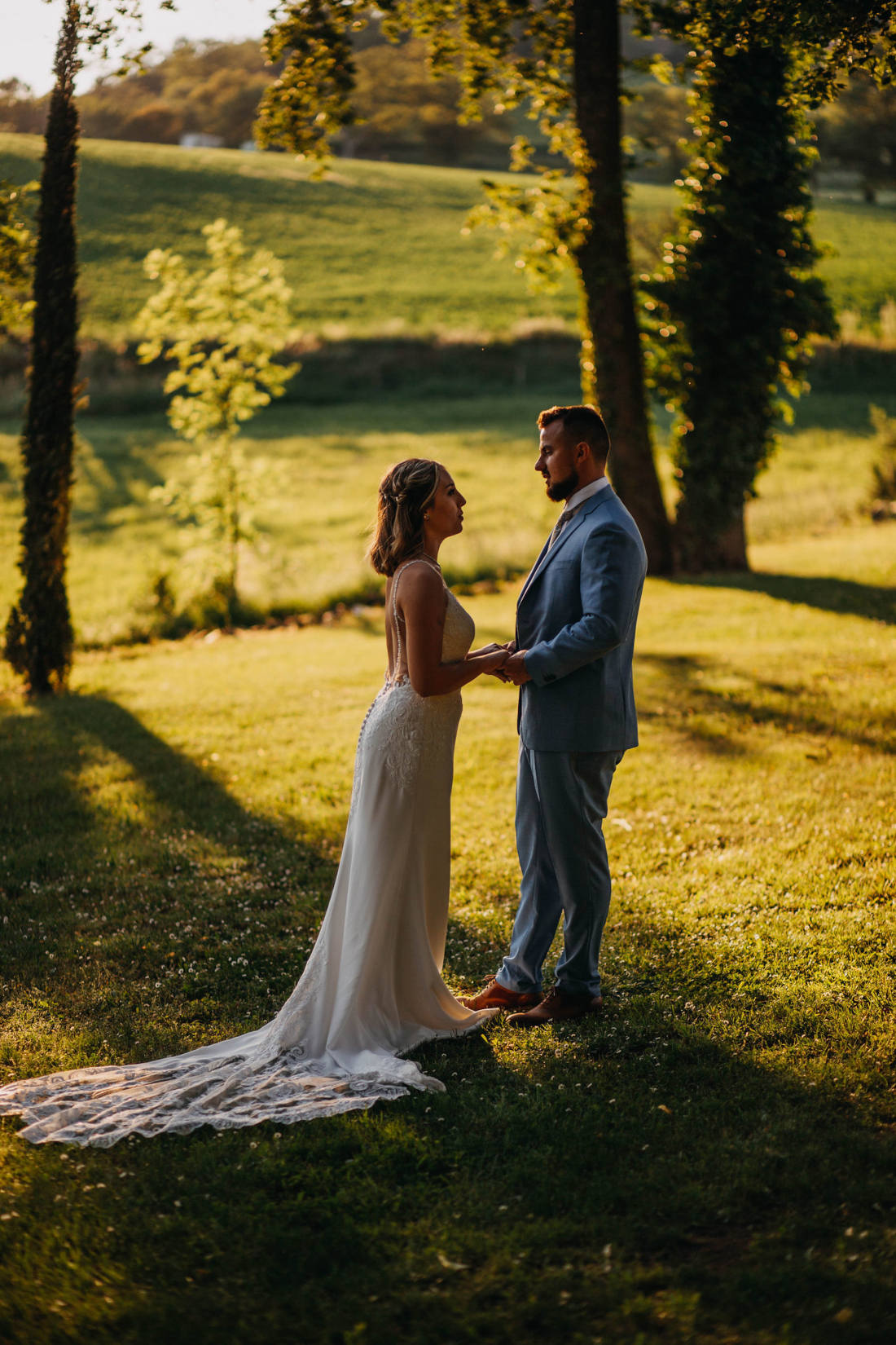 Photo d'un couple célébrant leur mariage au Château de Chignat en Auvergne