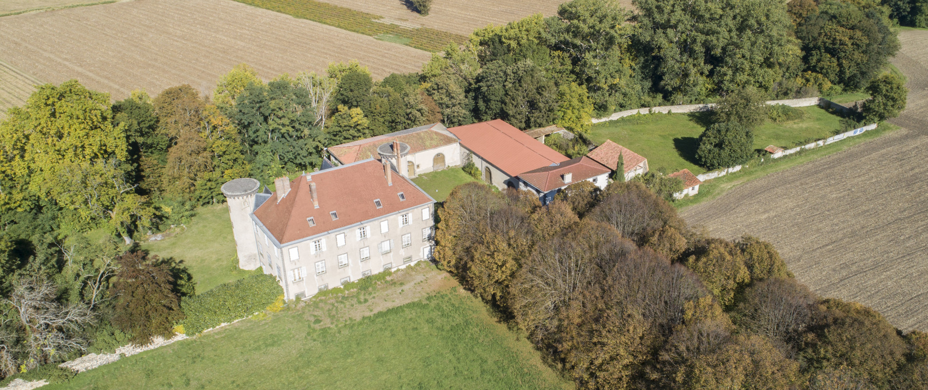 Photo extérieure du château de Chignat à Vertaizon dans le Puy-de-Dôme